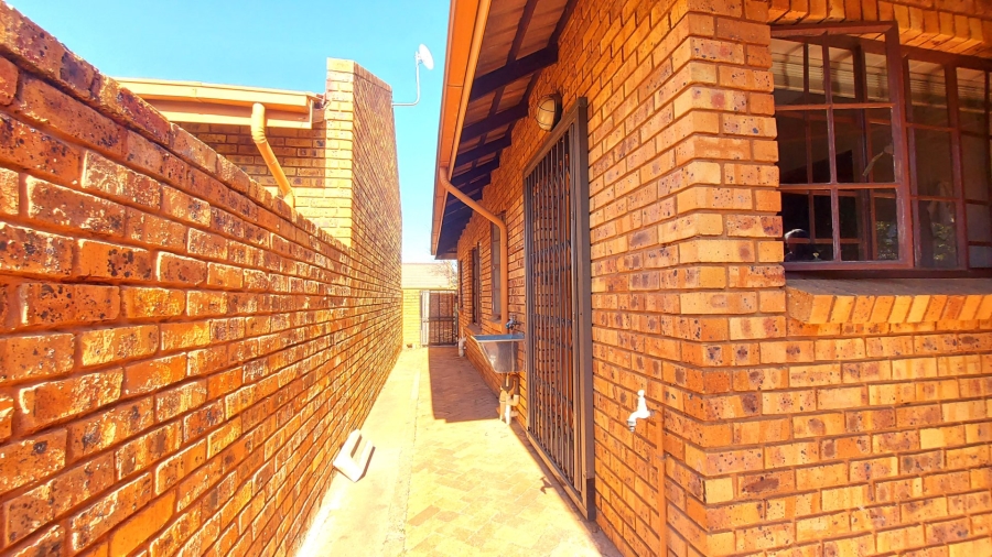 2 Bedroom Property for Sale in Melodie North West